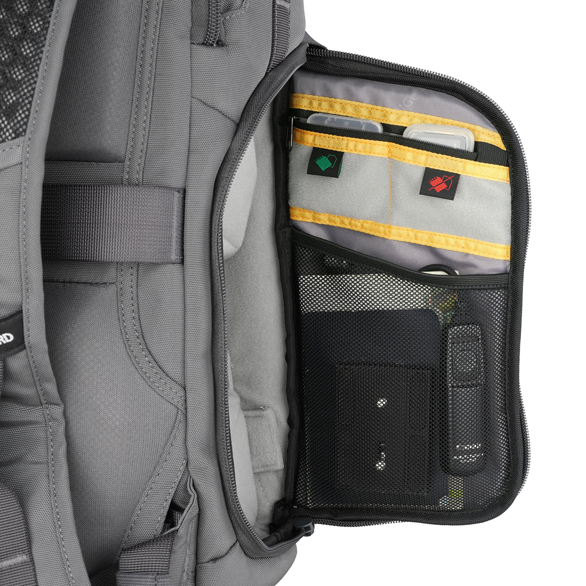 Vanguard Mochila VEO Adaptor S46 Black Modern Camera Backpack w/ USB Port - Image 18