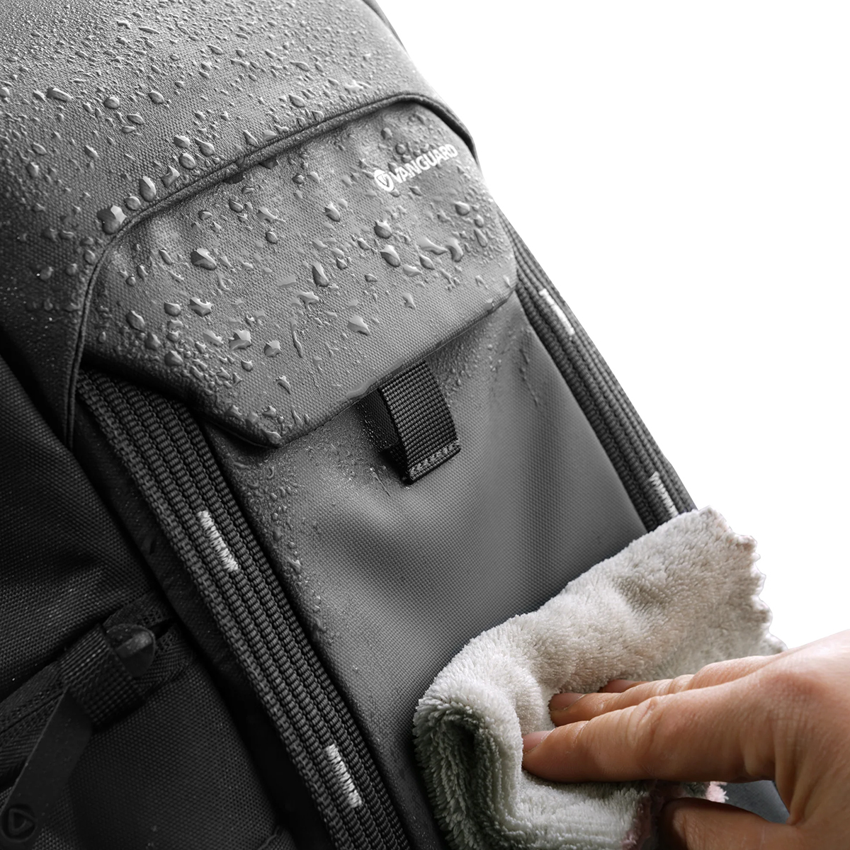 Vanguard Mochila VEO Adaptor S46 Black Modern Camera Backpack w/ USB Port - Image 11