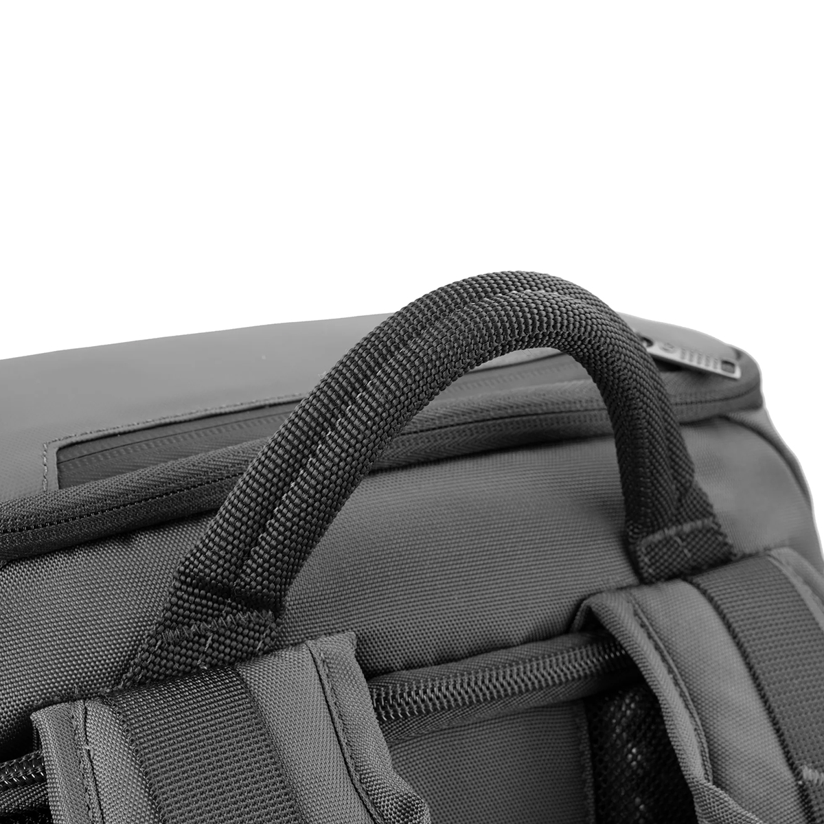 Vanguard Mochila VEO Adaptor S46 Black Modern Camera Backpack w/ USB Port - Image 10