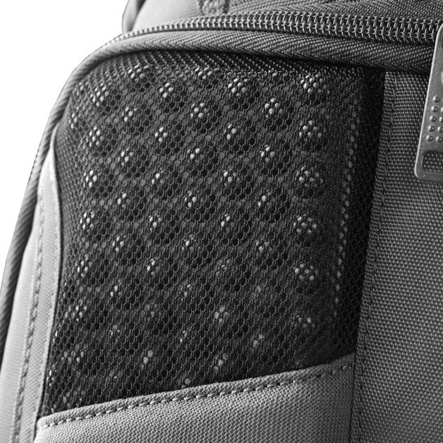 Vanguard Mochila VEO Adaptor S46 Black Modern Camera Backpack w/ USB Port - Image 20