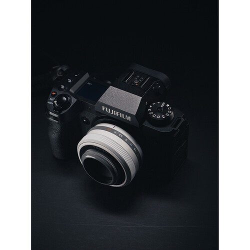 TTartisan AF 27mm f/2.8 Auto Focus Lens for Fujifilm X-Mount (Crop Sensor) (Polar White) (Limited Edition) - Image 2
