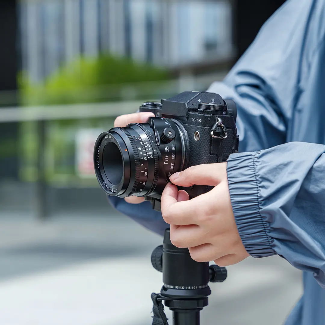 TTArtisan Tilt APS-C 35mm f/1.4 Lens for Fujifilm X-Mount (Black) - Image 3