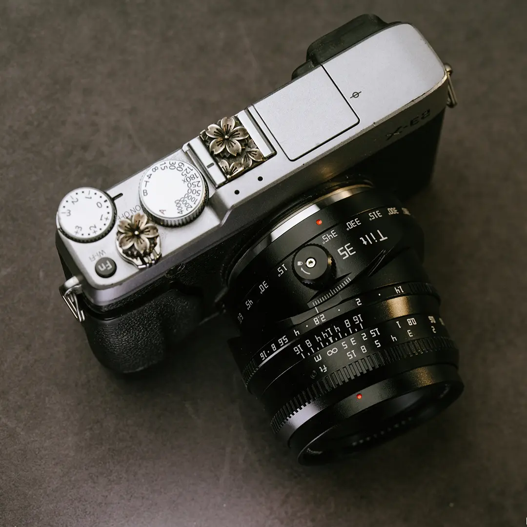 TTArtisan Tilt APS-C 35mm f/1.4 Lens for Fujifilm X-Mount (Black) - Image 2